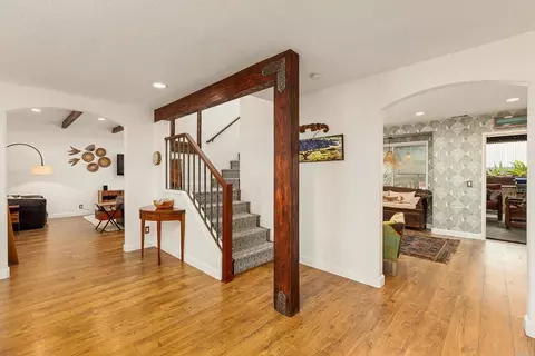 Entry Way - 808 Palaro Dr, Encinitas, CA 92024 photo 3 of 5
