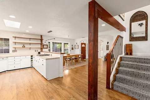 Entry Way - 808 Palaro Dr, Encinitas, CA 92024 photo 2 of 5