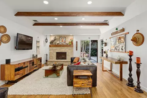 Living - 808 Palaro Dr, Encinitas, CA 92024 photo 2 of 8
