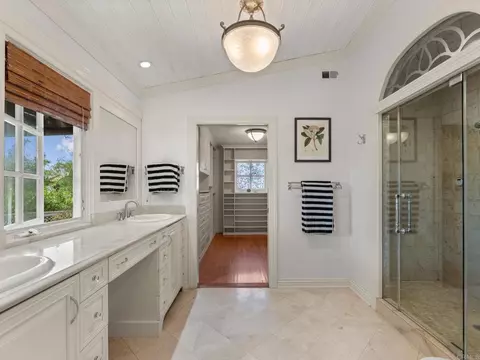 Bath - 890 Passiflora Ave, Encinitas, CA 92024 photo 2 of 7