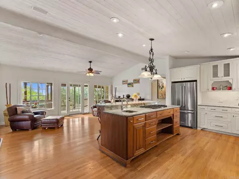 Kitchen - 890 Passiflora Ave, Encinitas, CA 92024 photo 1 of 3