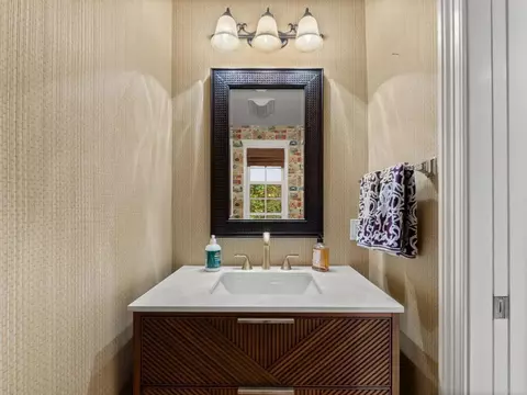 Bath - 890 Passiflora Ave, Encinitas, CA 92024 photo 1 of 7