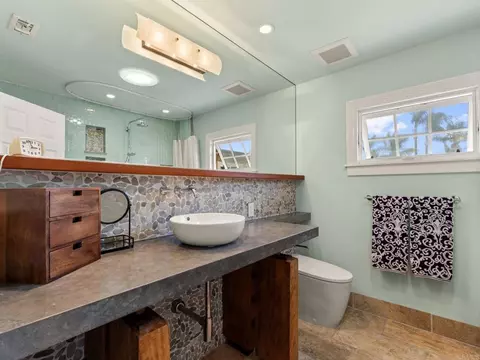 Bath - 890 Passiflora Ave, Encinitas, CA 92024 photo 7 of 7