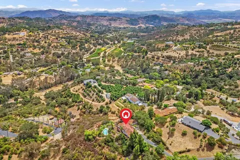 View/Area - 2718 Via Del Robles, Fallbrook, CA 92028 photo 5 of 5