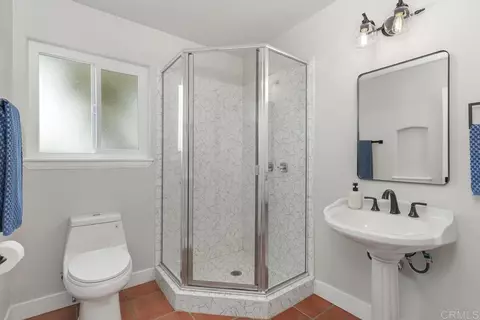 Bath - 2718 Via Del Robles, Fallbrook, CA 92028 photo 5 of 6