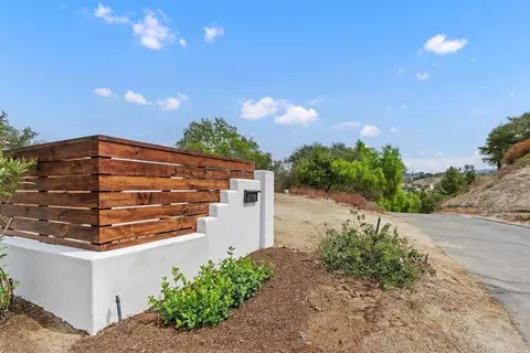 Exterior - 2718 Via Del Robles, Fallbrook, CA 92028 photo 6 of 6
