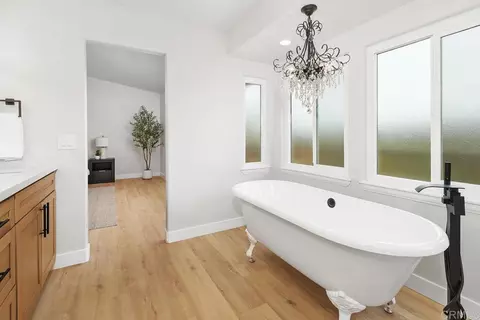 Bath - 2718 Via Del Robles, Fallbrook, CA 92028 photo 3 of 6