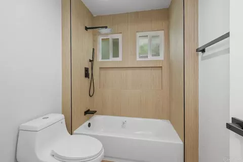 Bath - 2718 Via Del Robles, Fallbrook, CA 92028 photo 2 of 6