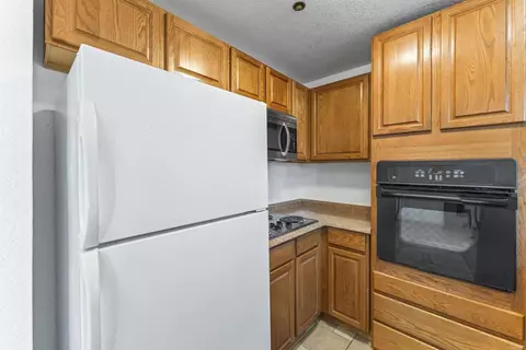 Kitchen - 390 E Madison Ave #H, El Cajon, CA 92020 photo 2 of 2