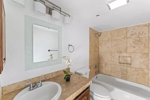 Bath - 390 E Madison Ave #H, El Cajon, CA 92020 photo 2 of 3