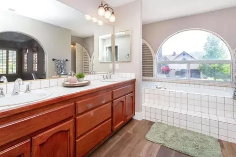 Bath - 23945 Nectar Way, Ramona, CA 92065 photo 3 of 4
