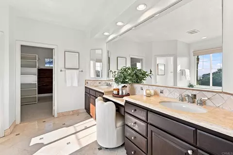 Bath - 1023 Turnstone Rd, Carlsbad, CA 92011 photo 2 of 7