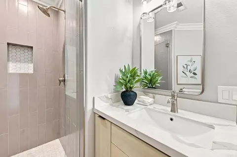 Bath - 1023 Turnstone Rd, Carlsbad, CA 92011 photo 1 of 7