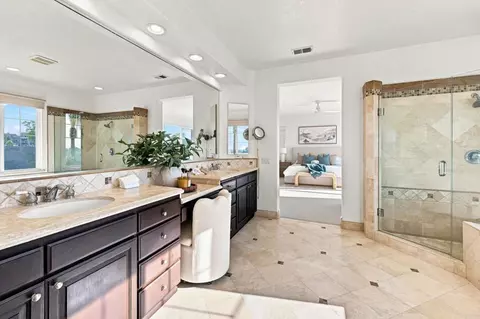 Bath - 1023 Turnstone Rd, Carlsbad, CA 92011 photo 3 of 7