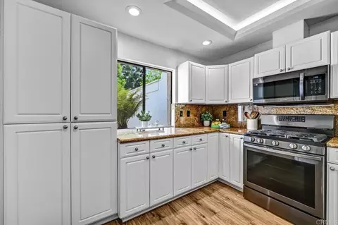 Kitchen - 17742 Villamoura Dr, Poway, CA 92064 photo 3 of 4