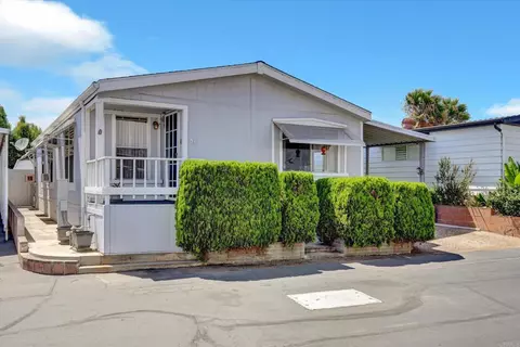 81 Seagull Ln, Oceanside, CA 92057 photo 2