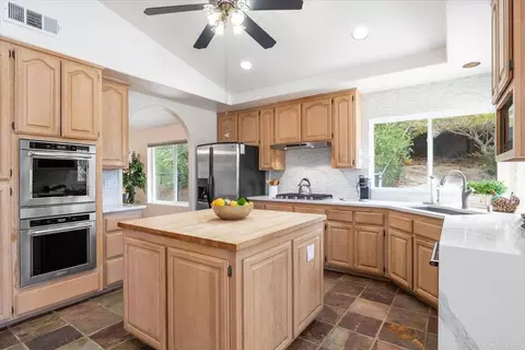 Kitchen - 25771 Caryn Ct, Ramona, CA 92065 photo 4 of 6