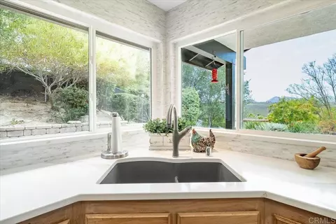 Kitchen - 25771 Caryn Ct, Ramona, CA 92065 photo 3 of 6
