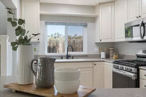 Kitchen - 1965 Comanche St, Oceanside, CA 92056 photo 4 of 5