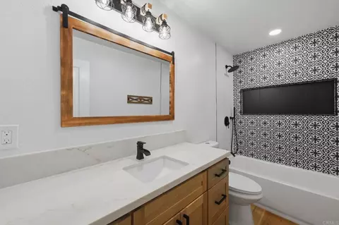 Bath - 1416 Eastview Ct, Oceanside, CA 92056 photo 4 of 6