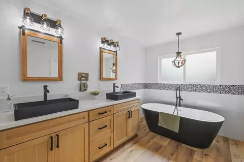 Bath - 1416 Eastview Ct, Oceanside, CA 92056 photo 5 of 6