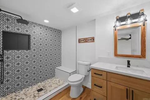Bath - 1416 Eastview Ct, Oceanside, CA 92056 photo 3 of 6