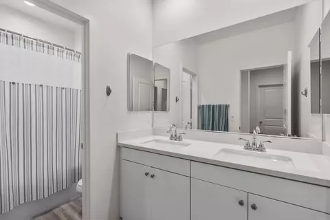 Bath - 4136 Sitio Flor, Oceanside, CA 92057 photo 2 of 2