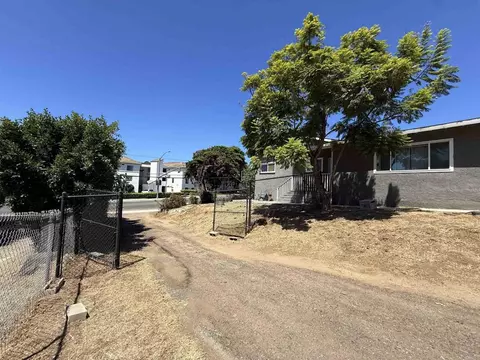 Exterior - 880 Stevens Ave, Solana Beach, CA 92075 photo 7 of 14