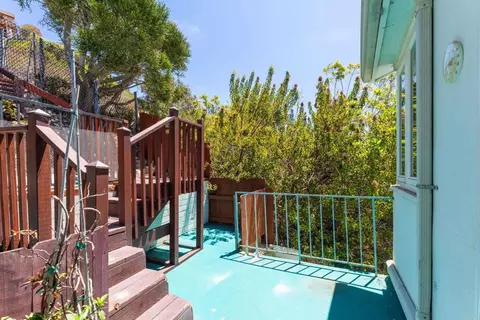 Exterior - 5825 Folsom Dr, La Jolla, CA 92037 photo 6 of 7