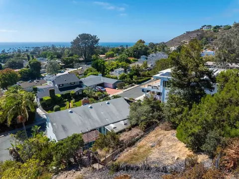 View/Area - 5825 Folsom Dr, La Jolla, CA 92037 photo 6 of 8