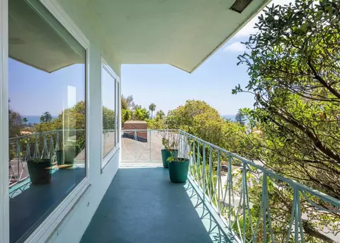 Exterior - 5825 Folsom Dr, La Jolla, CA 92037 photo 3 of 7