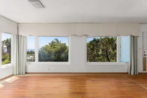 Living - 5825 Folsom Dr, La Jolla, CA 92037 photo 2 of 13