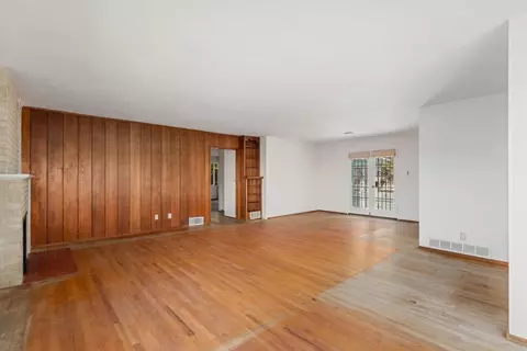 Living - 5825 Folsom Dr, La Jolla, CA 92037 photo 9 of 13