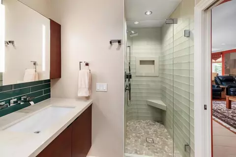 Bath - 6740 Camphor Pl, Carlsbad, CA 92011 photo 1 of 4
