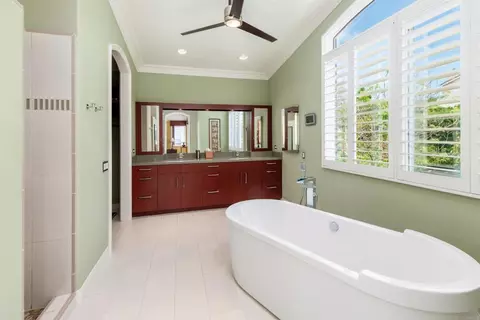 Bath - 6740 Camphor Pl, Carlsbad, CA 92011 photo 2 of 4