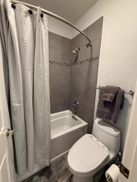 Bath - 4964 Skyhawk Way, Oceanside, CA 92056 photo 5 of 5