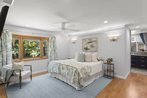 Bedroom - 5545 Coral Reef Ave, La Jolla, CA 92037 photo 1 of 7