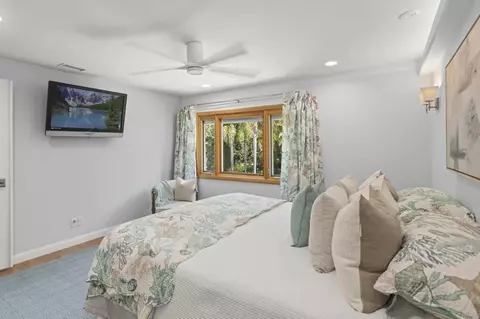 Bedroom - 5545 Coral Reef Ave, La Jolla, CA 92037 photo 2 of 7