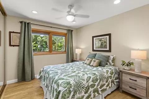 Bedroom - 5545 Coral Reef Ave, La Jolla, CA 92037 photo 4 of 7
