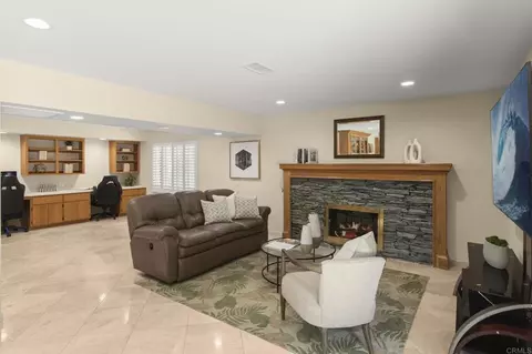 Living - 5545 Coral Reef Ave, La Jolla, CA 92037 photo 2 of 3