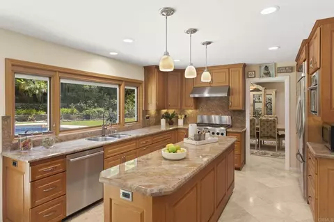 Kitchen - 5545 Coral Reef Ave, La Jolla, CA 92037 photo 4 of 6