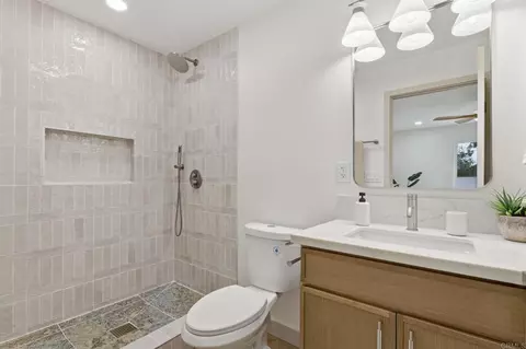 Bath - 1744 Village Run N, Encinitas, CA 92024 photo 1 of 5