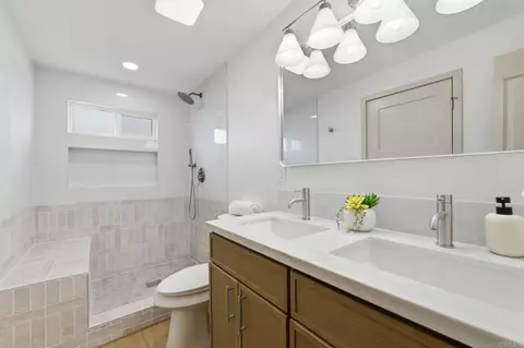Bath - 1744 Village Run N, Encinitas, CA 92024 photo 3 of 5