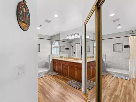 Bath - 1523 Madrid Dr, Vista, CA 92081 photo 2 of 6