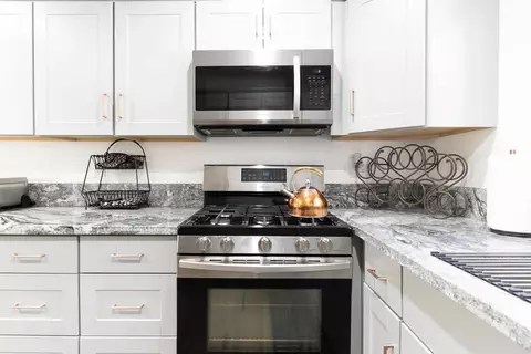 Kitchen - 131 E Aeroplane Blvd, Big Bear City, CA 92314 photo 3 of 5