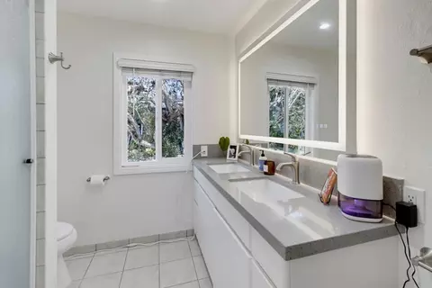 Bath - 1660 Neptune Ave, Encinitas, CA 92024 photo 6 of 6