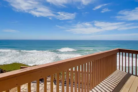 View/Area - 1660 Neptune Ave, Encinitas, CA 92024 photo 1 of 12