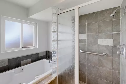 Bath - 1660 Neptune Ave, Encinitas, CA 92024 photo 5 of 6