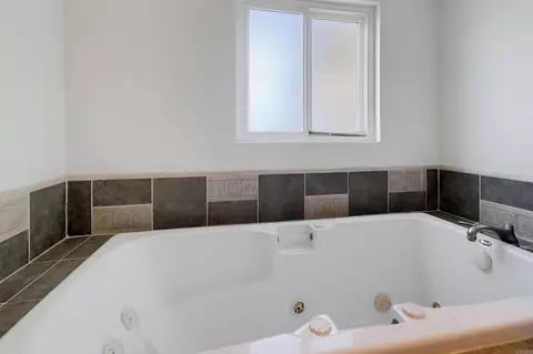 Bath - 1660 Neptune Ave, Encinitas, CA 92024 photo 4 of 6
