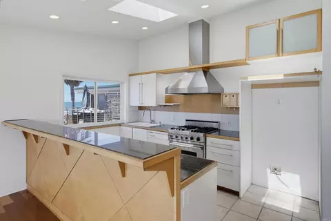 Kitchen - 1660 Neptune Ave, Encinitas, CA 92024 photo 1 of 2
